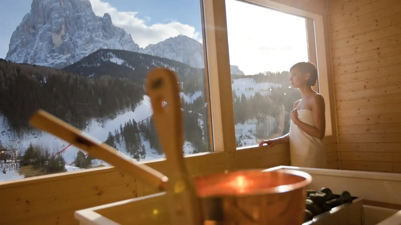 Winter-Panoramasauna mit Bergblick